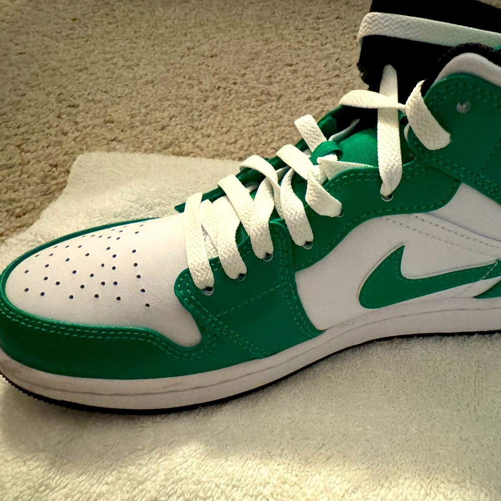 Nike Air Jordan half- top white/green leather sneakers